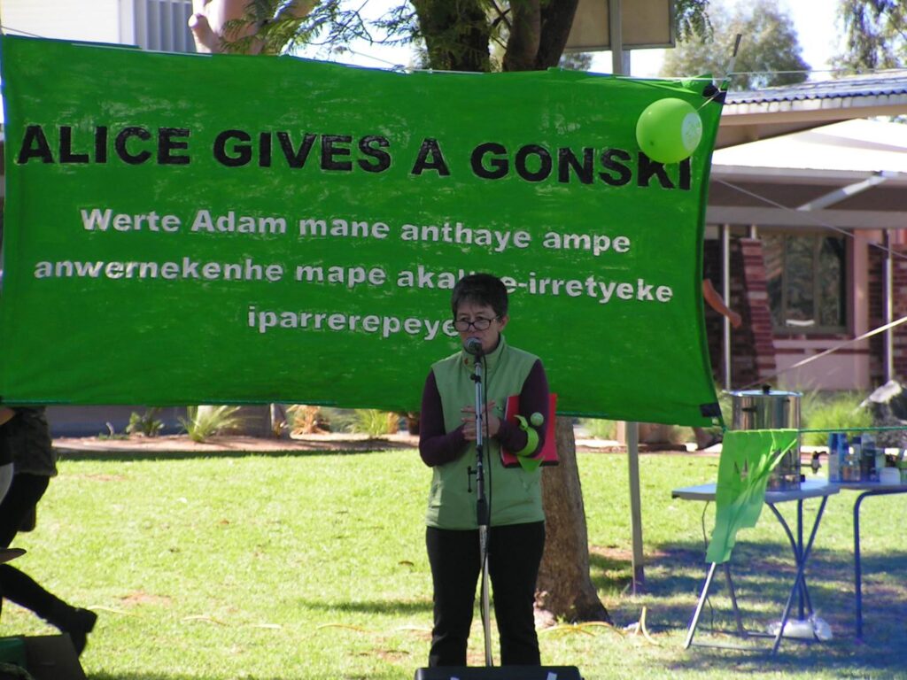 15 0.alice gives a gonski nadine.jpg